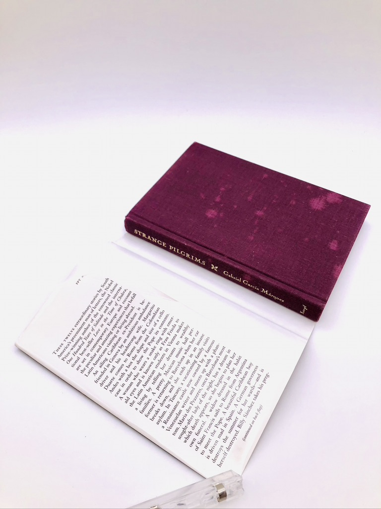 Strange Pilgrims. By Gabriel Garcia Marquez. Translated by Edith Grossman. First American Edition. Knopf. New York, 1993. - Image 6