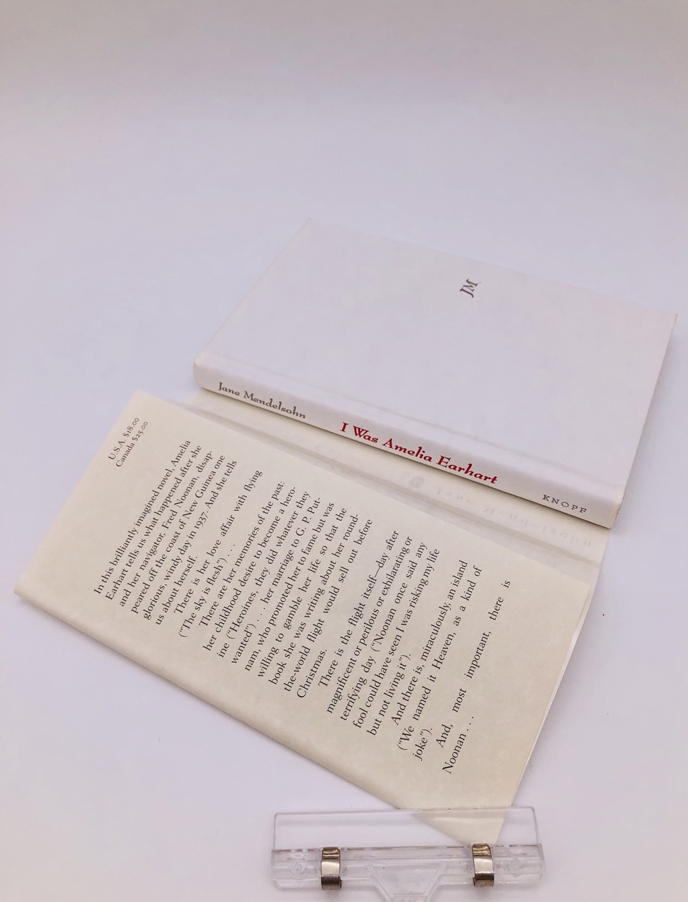 I Was Amelia Earhart. By Jane Mendelsohn. First Edition, First Printing. Knopf. New York, 1996. - Image 4