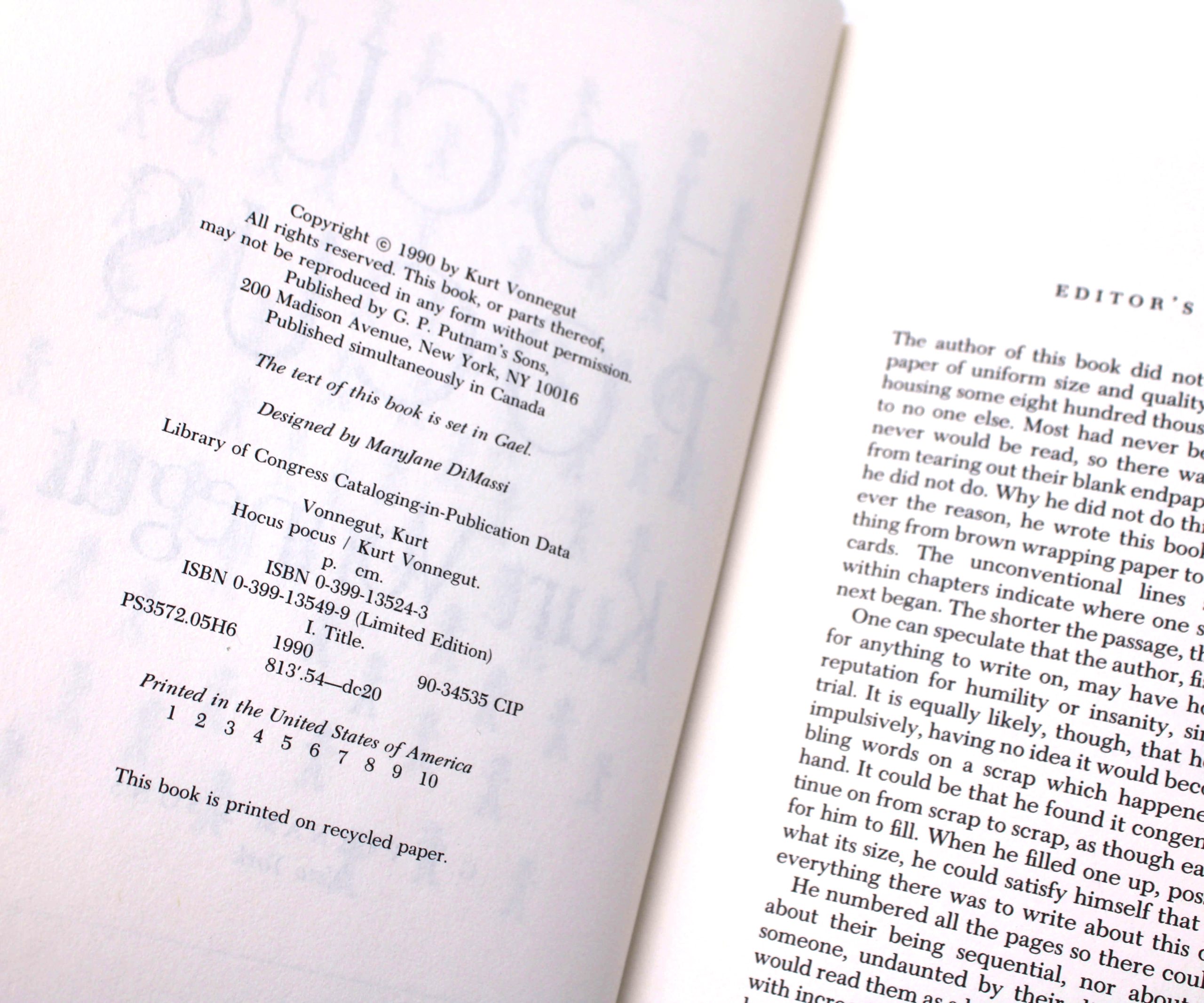 Hocus Pocus. By Kurt Vonnegut. First Trade Edition, First Printing. Putnam. New York, 1990. - Image 6