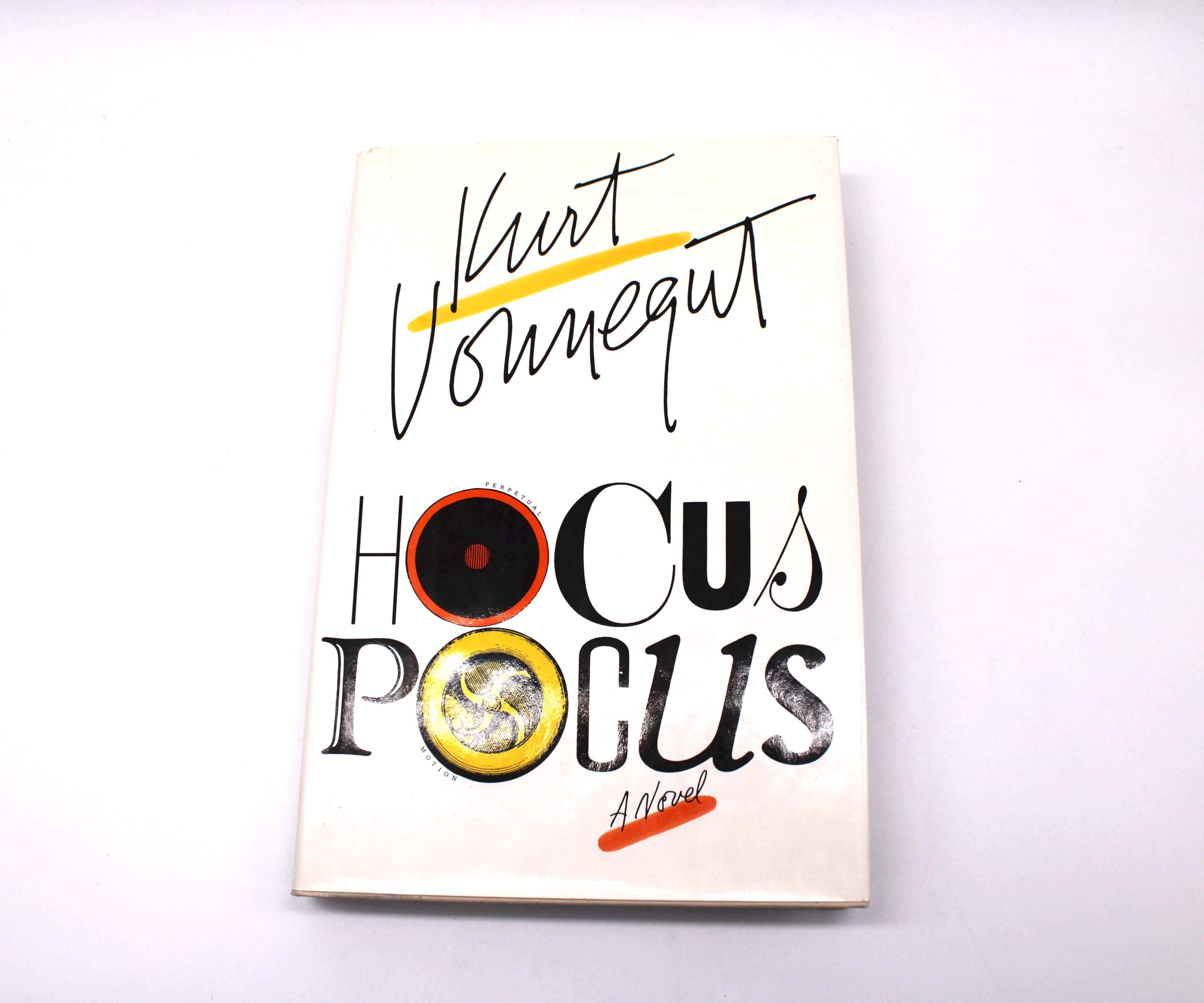 Hocus Pocus. By Kurt Vonnegut. First Trade Edition, First Printing. Putnam. New York, 1990. - Image 7